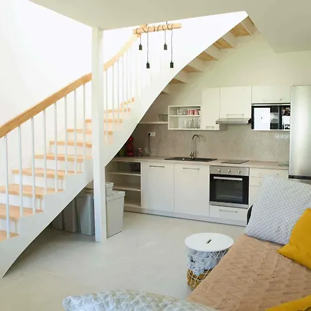 Pod Dubem Apartment Vesela