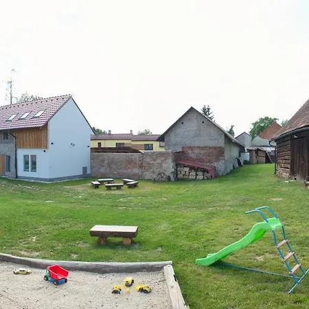 Pod Dubem Apartment